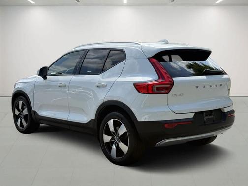 2019 Volvo XC40 T5 Momentum