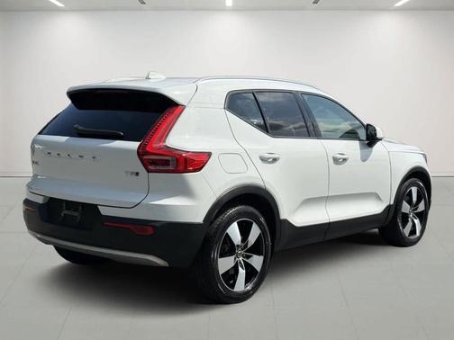 2019 Volvo XC40 T5 Momentum