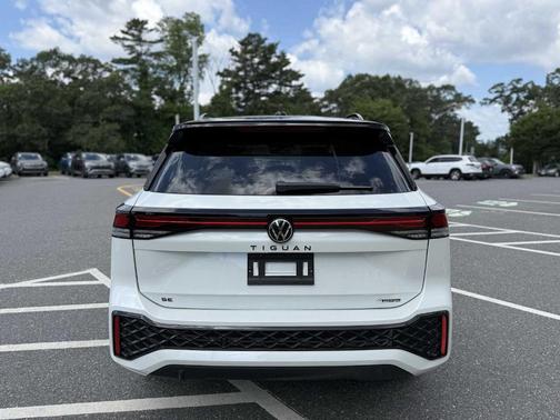 2025 Volkswagen Tiguan 2.0T SE R-Line Black