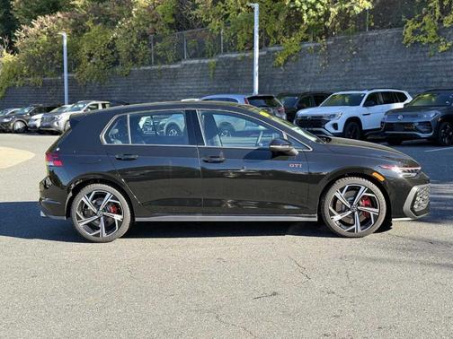 2025 Volkswagen Golf GTI 2.0T SE