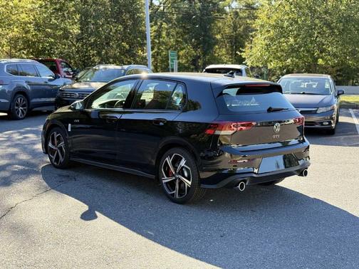 2025 Volkswagen Golf GTI 2.0T SE