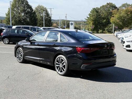 2026 Volkswagen Jetta 1.8T SE