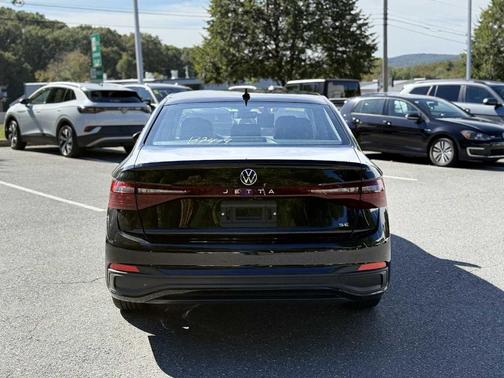 2026 Volkswagen Jetta 1.8T SE
