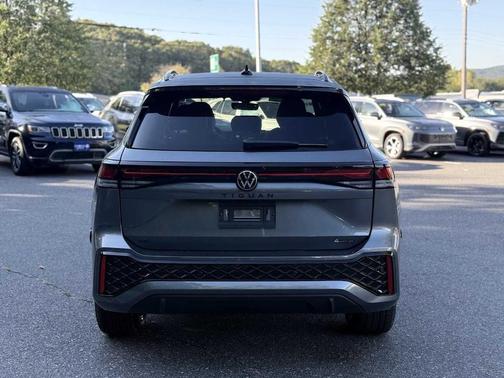 2025 Volkswagen Tiguan 2.0T SE R-Line Black
