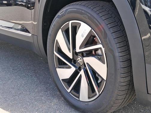 Deep Black Pearl 2026 Volkswagen Atlas 2.0T SEL