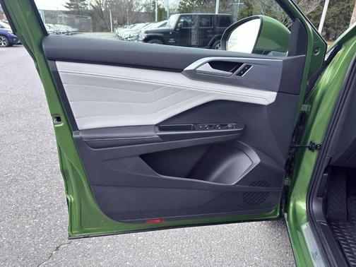 2025 Volkswagen Taos 1.5T SEL