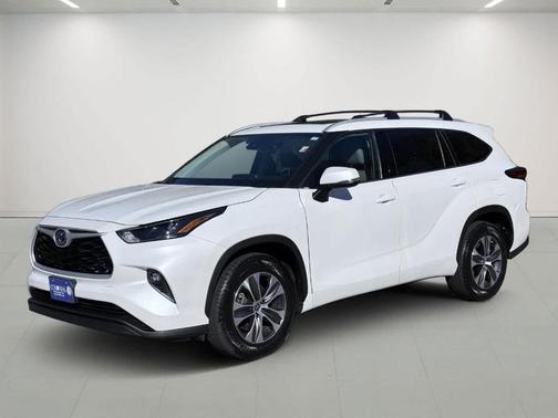 2022 Toyota Highlander Hybrid XLE
