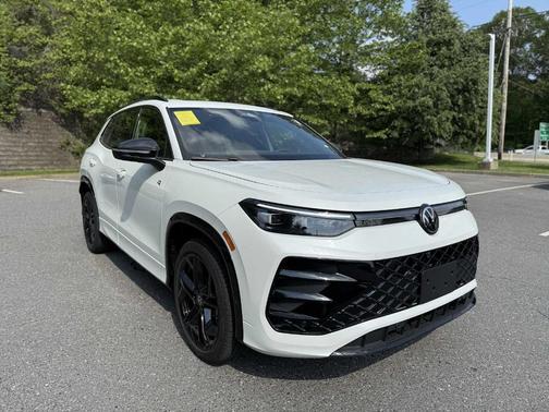 2025 Volkswagen Tiguan 2.0T SE R-Line Black