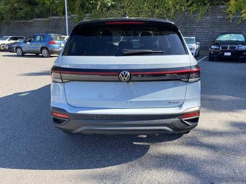 2025 Volkswagen Taos 1.5T SE Black