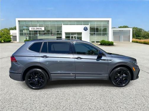 Platinum Gray Metallic 2023 Volkswagen Tiguan 2.0T SE R-Line Black