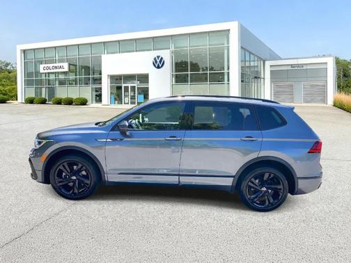 Platinum Gray Metallic 2023 Volkswagen Tiguan 2.0T SE R-Line Black