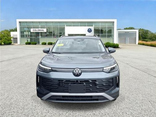 Platinum Gray Metallic 2026 Volkswagen Tiguan 2.0T SE