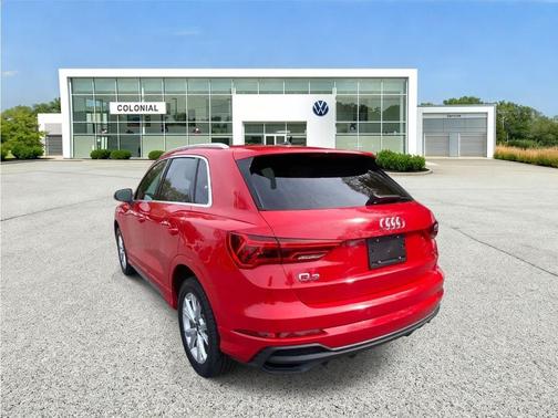Tango Red Metallic 2023 Audi Q3 45 S line Premium
