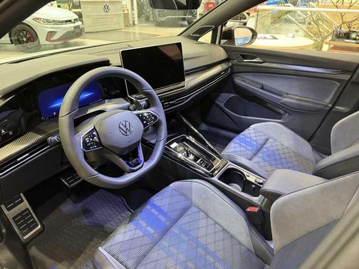 2025 Volkswagen Golf R 2.0T Black Edition
