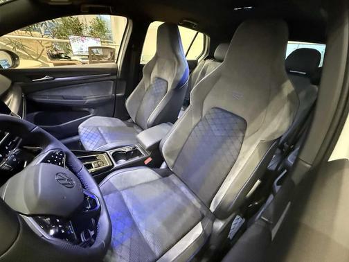 2025 Volkswagen Golf R 2.0T Black Edition