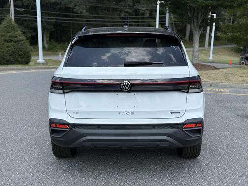2025 Volkswagen Taos 1.5T SE Black