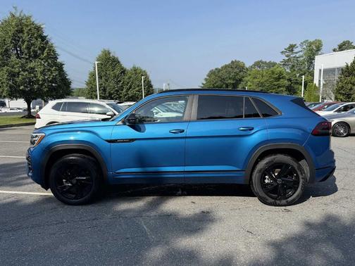 2025 Volkswagen Atlas Cross Sport 2.0T SEL R-Line Black