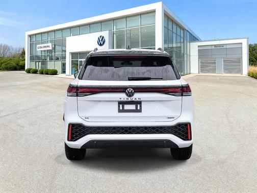 2026 Volkswagen Tiguan 2.0T SE R-Line Black