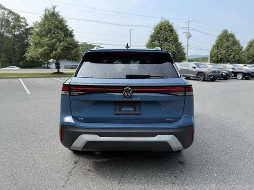 2025 Volkswagen Tiguan 2.0T SE