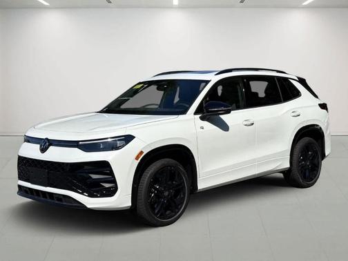 2025 Volkswagen Tiguan 2.0T SE R-Line Black