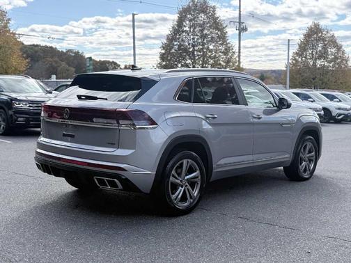 2024 Volkswagen Atlas Cross Sport 2.0T SEL R-Line