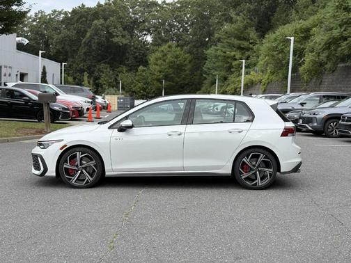 2025 Volkswagen Golf GTI 2.0T SE