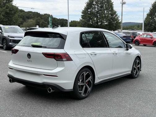 2025 Volkswagen Golf GTI 2.0T SE