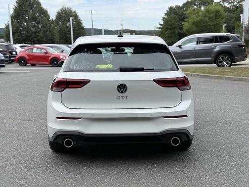 2025 Volkswagen Golf GTI 2.0T SE