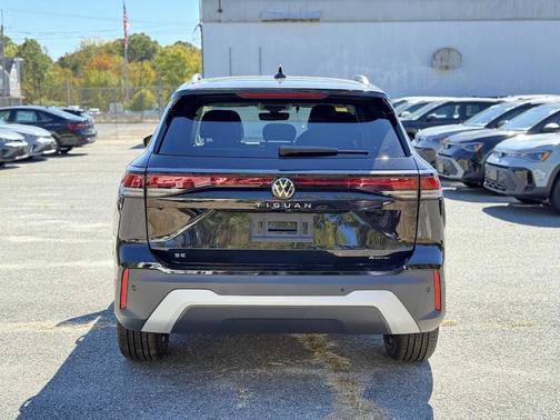 2025 Volkswagen Tiguan 2.0T SE