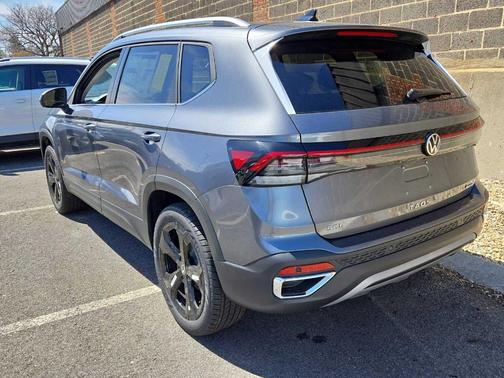 2025 Volkswagen Taos 1.5T SEL