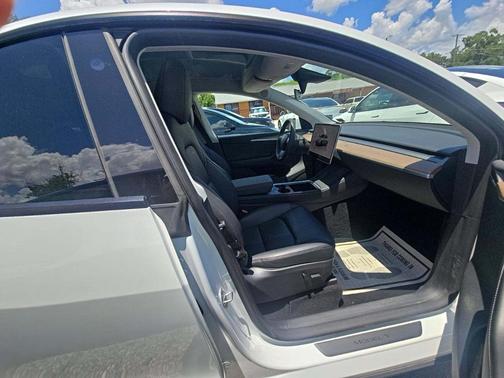 WHITE 2023 Tesla Model Y Long Range