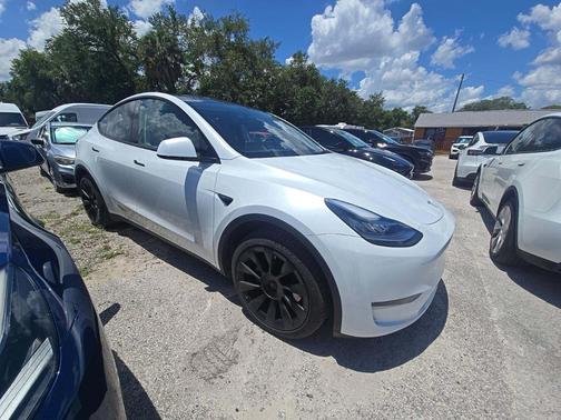 WHITE 2023 Tesla Model Y Long Range