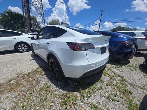 WHITE 2023 Tesla Model Y Long Range