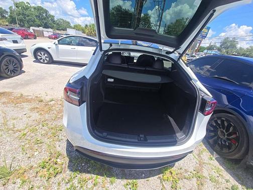 WHITE 2023 Tesla Model Y Long Range