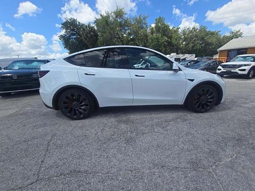 WHITE 2023 Tesla Model Y Performance