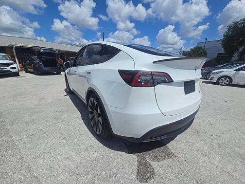 WHITE 2023 Tesla Model Y Performance