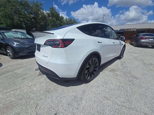 WHITE 2023 Tesla Model Y Performance