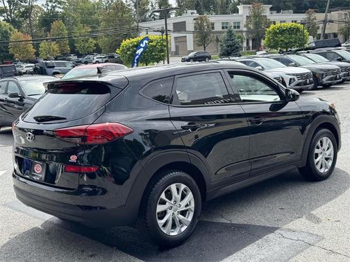 2021 Hyundai TUCSON SE