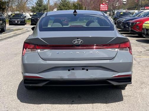 2022 Hyundai ELANTRA SEL