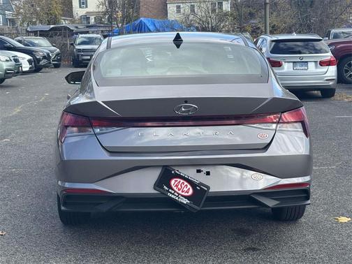 2021 Hyundai ELANTRA SE