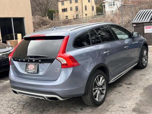2018 Volvo V60 Cross Country T5