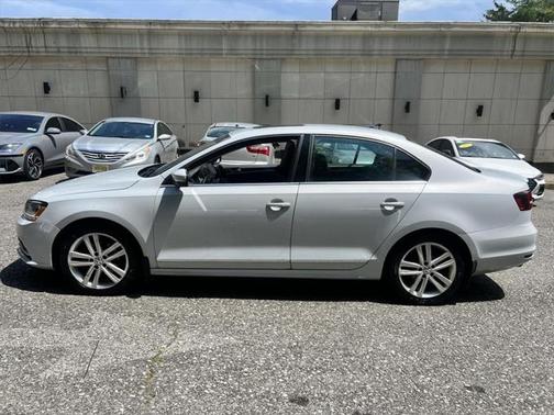 2017 Volkswagen Jetta 1.8T SEL