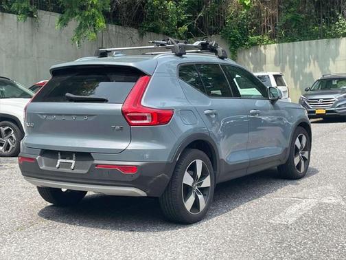2020 Volvo XC40 T5 Momentum