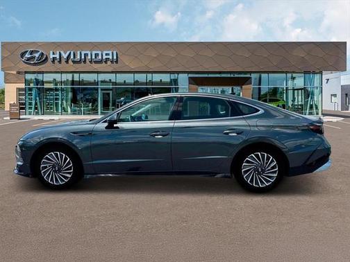 2025 Hyundai SONATA Hybrid SE