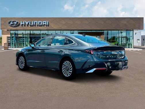 2025 Hyundai SONATA Hybrid SE