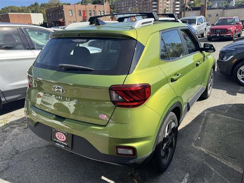2022 Hyundai VENUE SEL