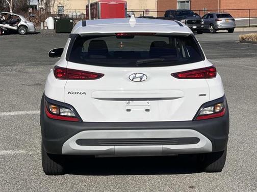 2022 Hyundai KONA SE