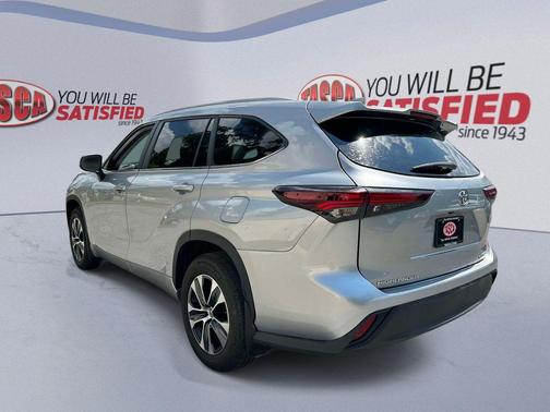 Celestial Silver Metallic 2024 Toyota Highlander XLE