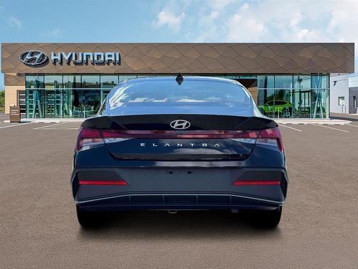 Abyss Black 2026 Hyundai ELANTRA SE