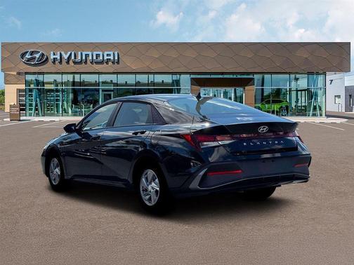 Abyss Black 2026 Hyundai ELANTRA SE